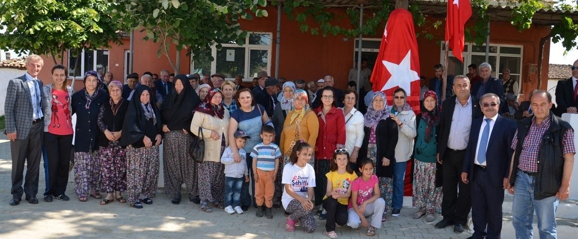 BAŞKANIMIZ ÖZACAR’DAN 3 KÖYE ATATÜRK BÜSTÜ HEDİYESİ